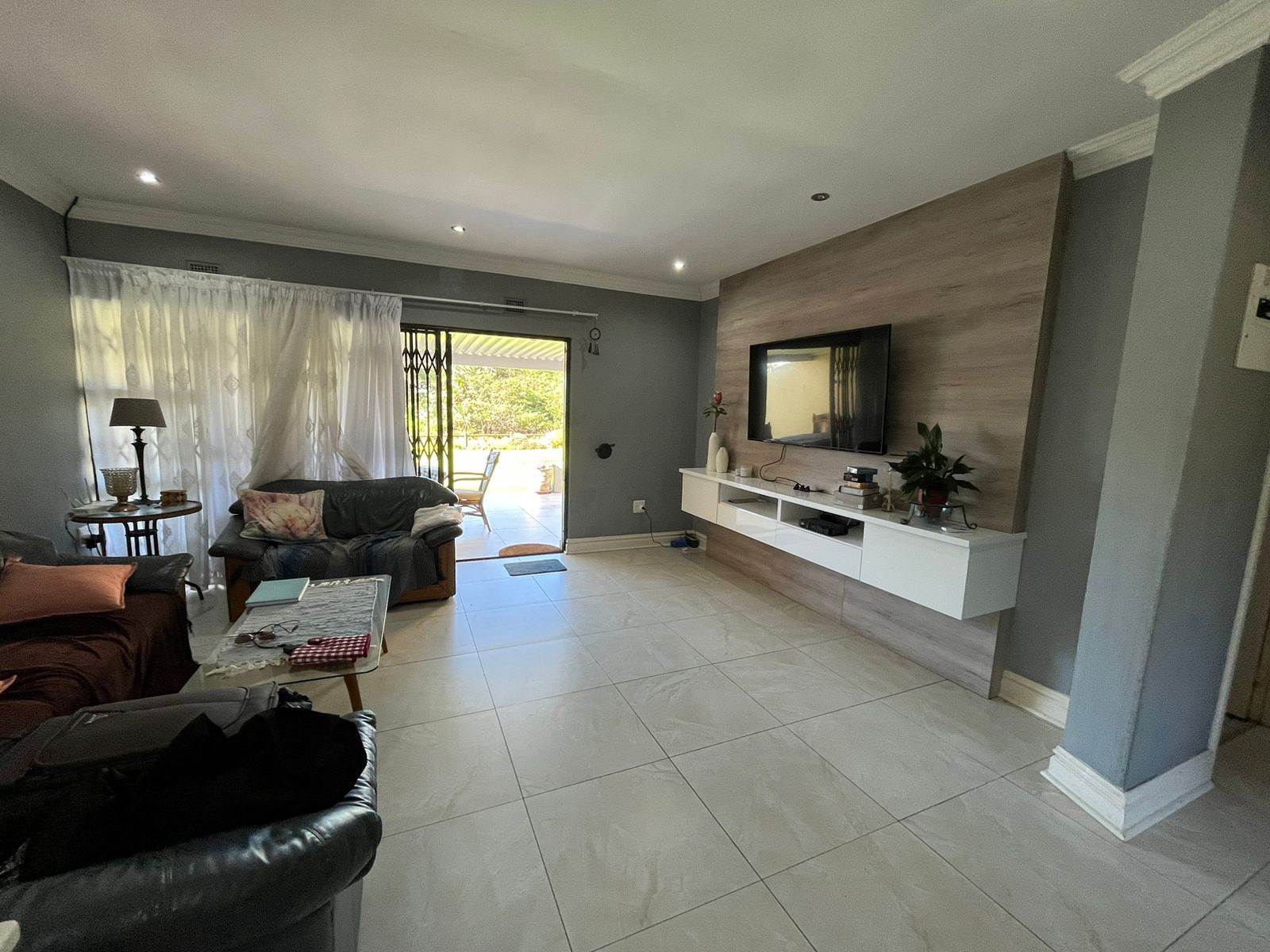 2 Bed House in Scottburgh South photo number 8