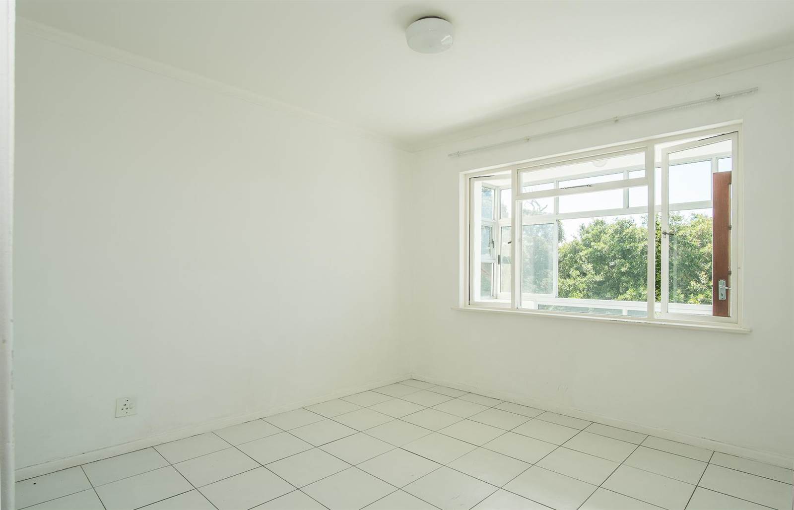 2 Bed Apartment in Kenilworth Upper photo number 12