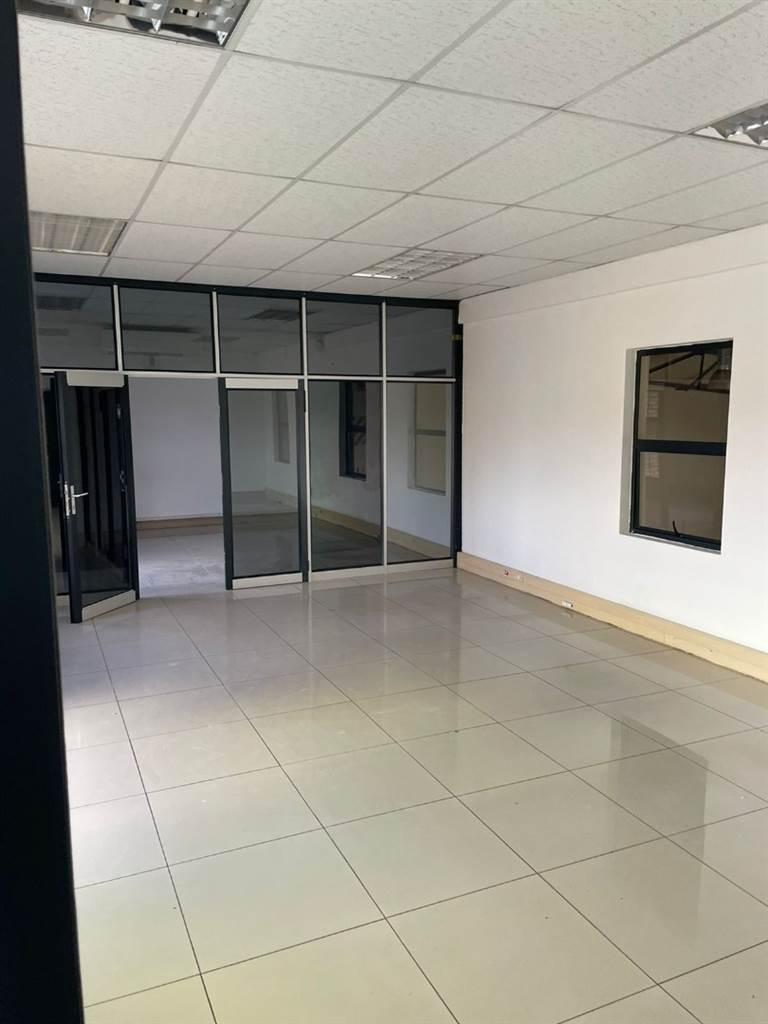 337  m² Commercial space in Waterval East photo number 5