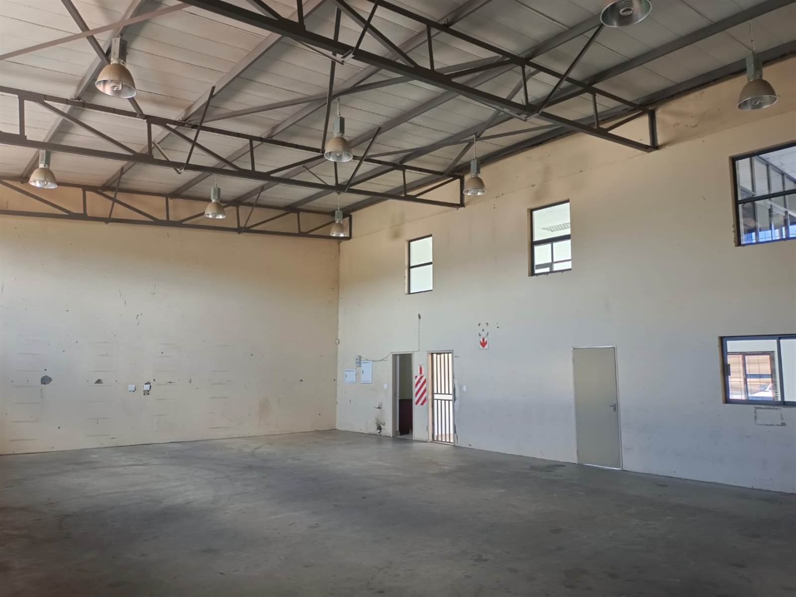 337  m² Commercial space in Waterval East photo number 19