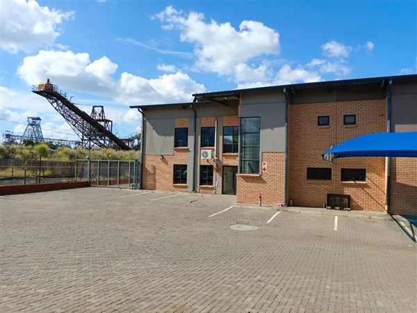 337  m² Commercial space in Waterval East