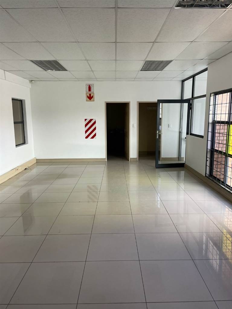 337  m² Commercial space in Waterval East photo number 3
