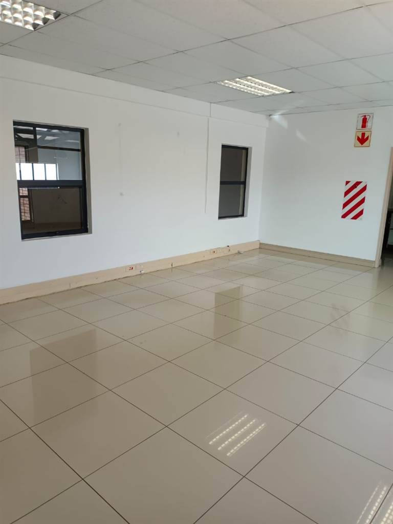 337  m² Commercial space in Waterval East photo number 4