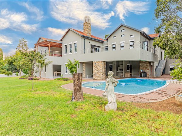 5 Bedroom House 5 Bedroom House