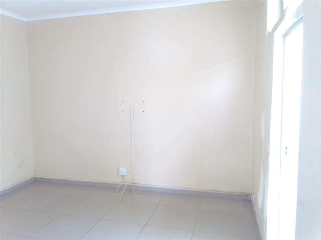 1.5 Bed Apartment in Durban CBD photo number 2