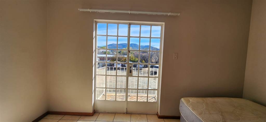 2 Bed Townhouse in Queenstown Central photo number 14