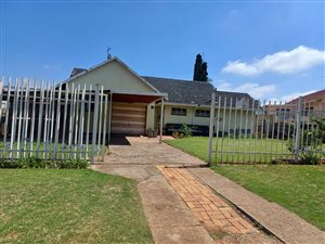 3 Bed House in Roodepoort West