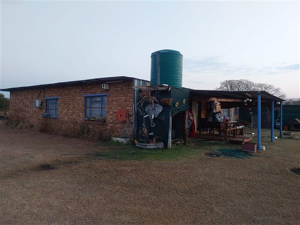 8.6 ha Smallholding 8.6 ha Smallholding