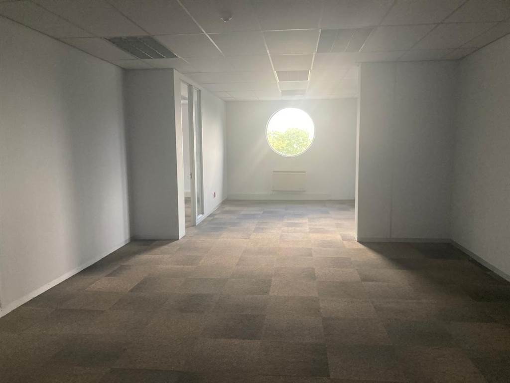 334  m² Commercial space in Illovo photo number 13