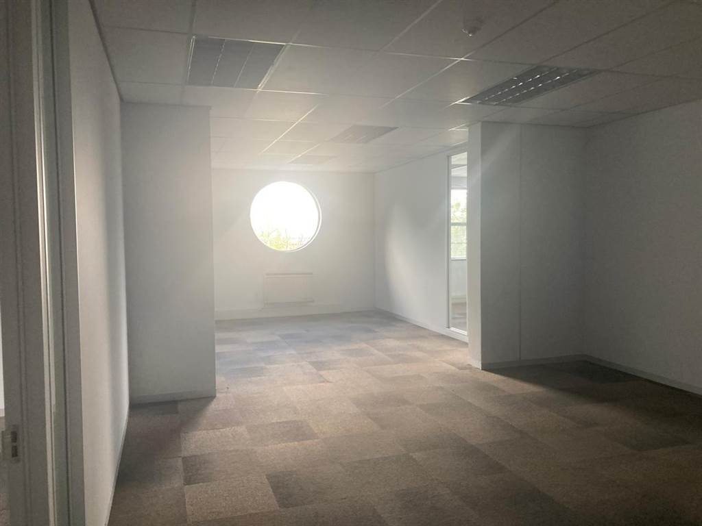 334  m² Commercial space in Illovo photo number 9