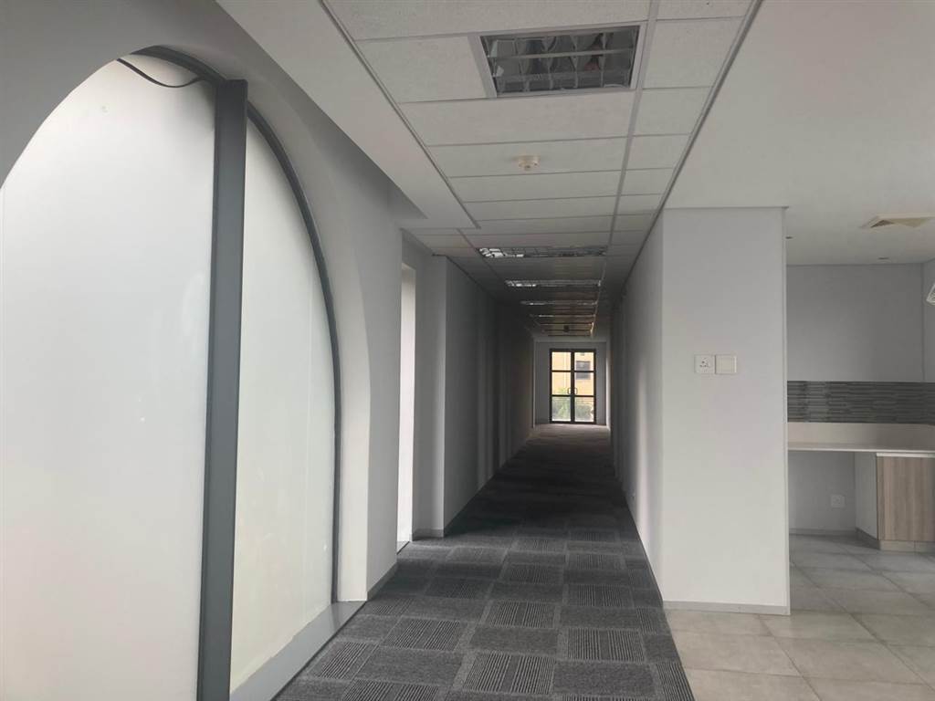 334  m² Commercial space in Illovo photo number 5