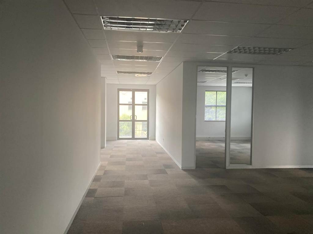 334  m² Commercial space in Illovo photo number 6