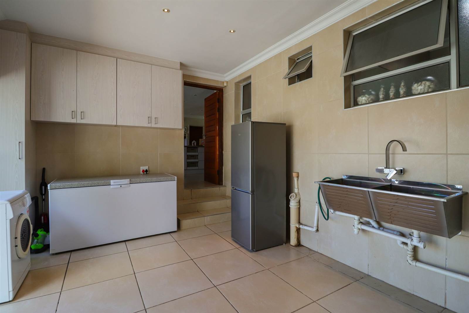 6 Bed House in Protea Heights photo number 16