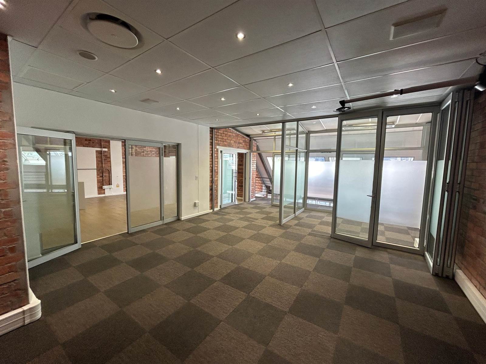 242  m² Office Space in Green Point photo number 4