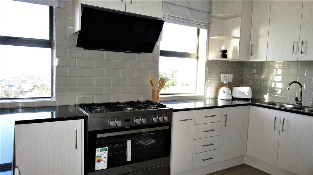 2 Bed Apartment in Mossel Bay Central photo number 28