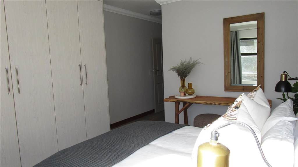 2 Bed Apartment in Mossel Bay Central photo number 15