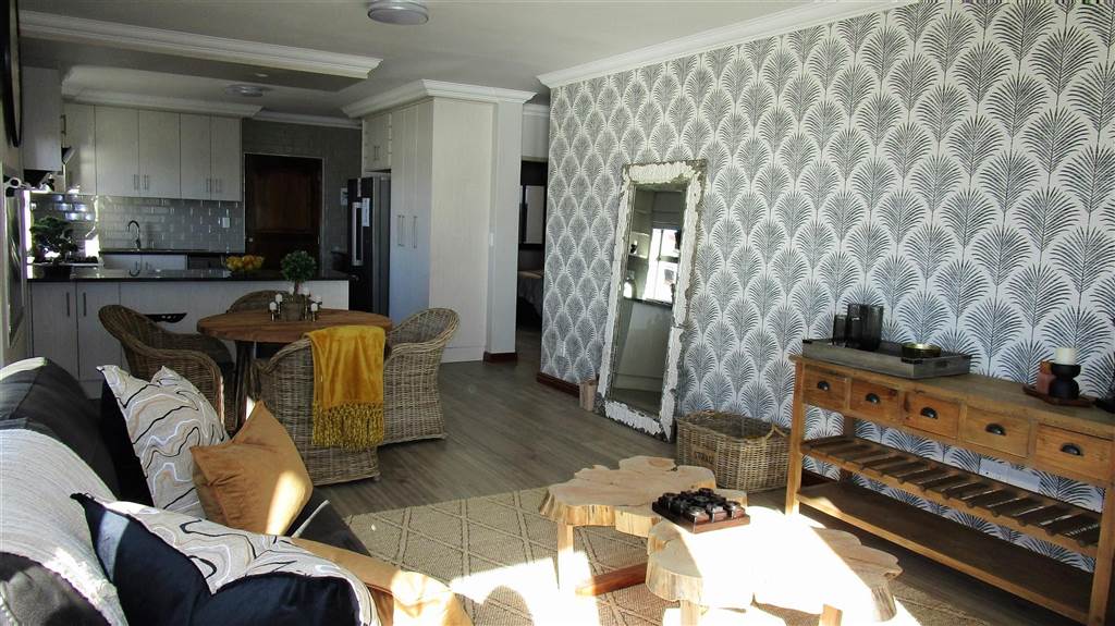 2 Bed Apartment in Mossel Bay Central photo number 11