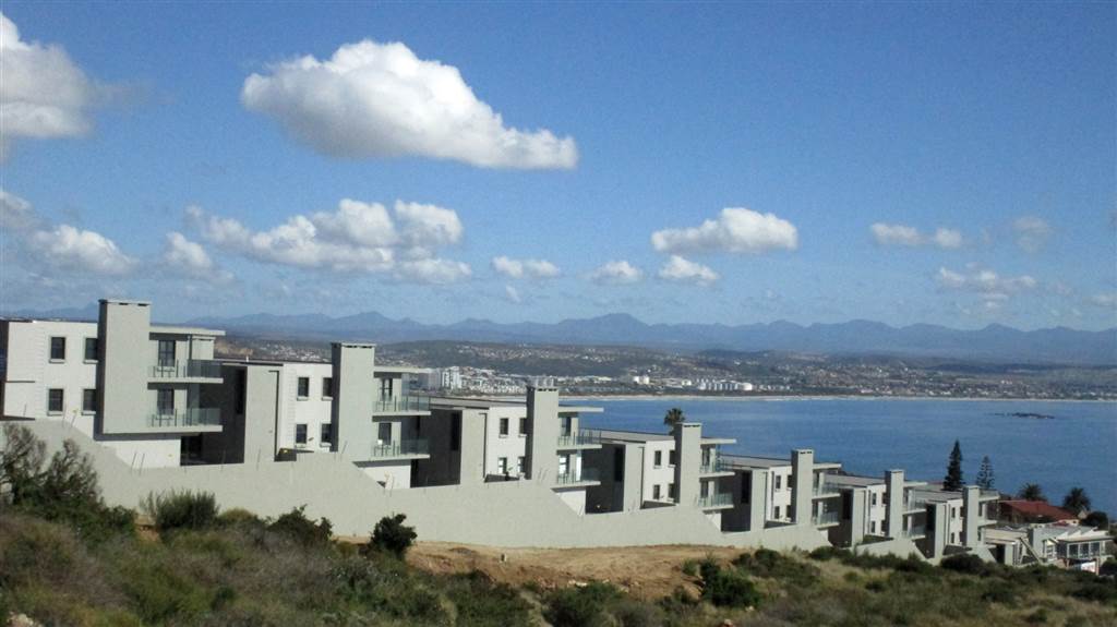 2 Bed Apartment in Mossel Bay Central photo number 3