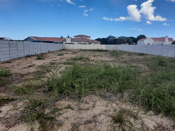 881 m² Land available in Port Owen