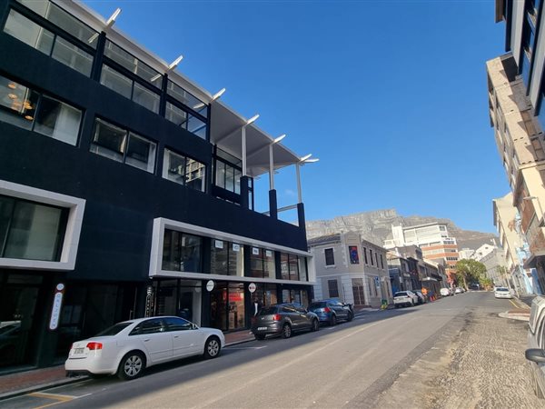 330  m² Commercial space