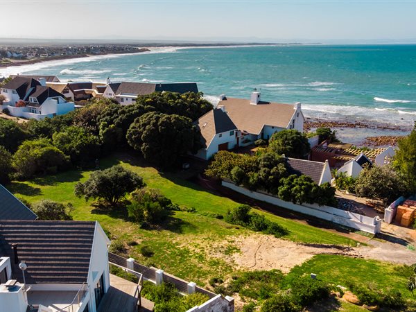 1820 m² Land available in St Francis Bay