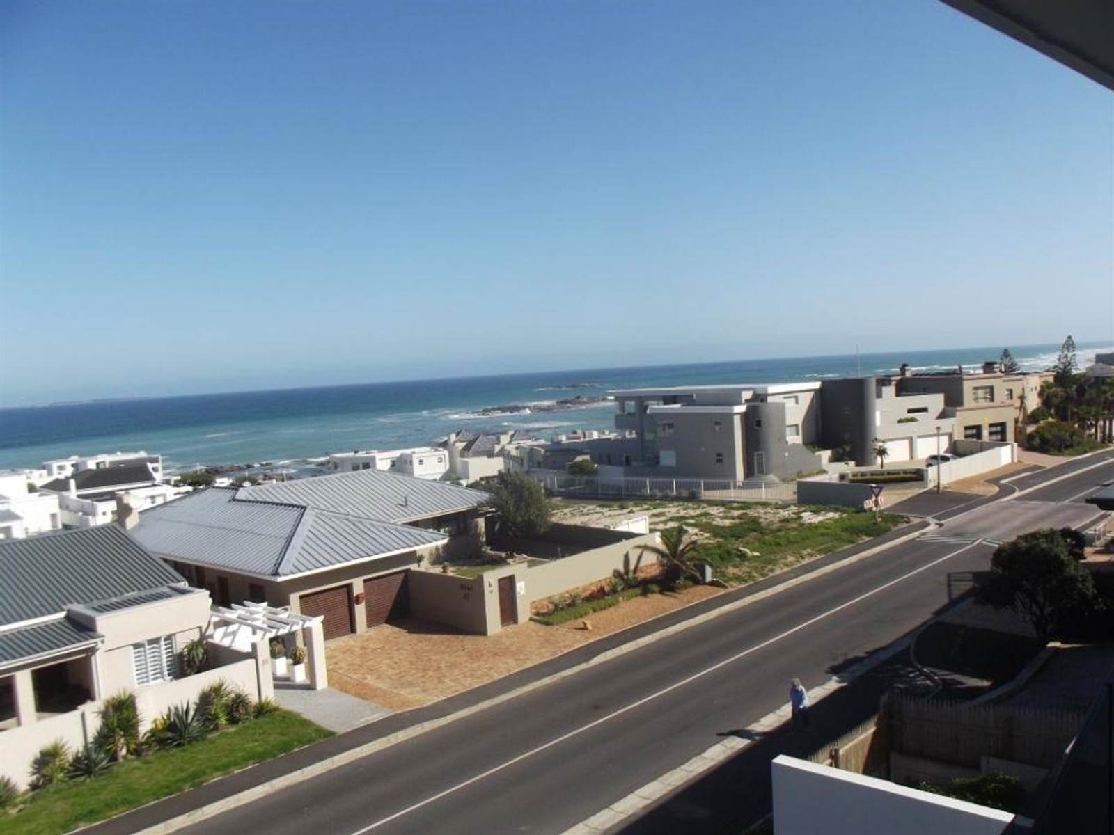 5 Bed House in Bloubergstrand photo number 12