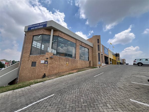 385  m² Industrial space