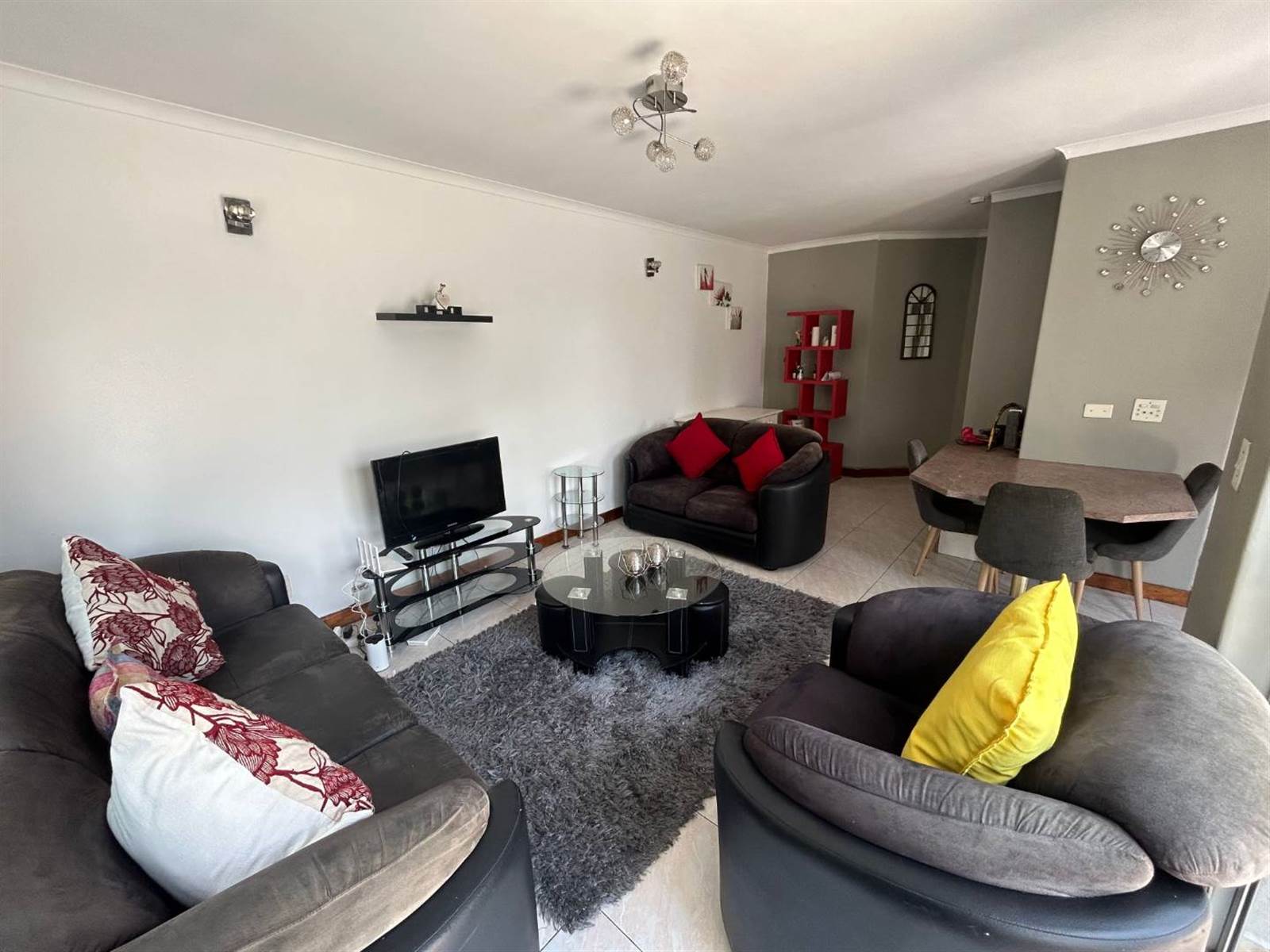 1 Bed Apartment in Sunninghill photo number 4