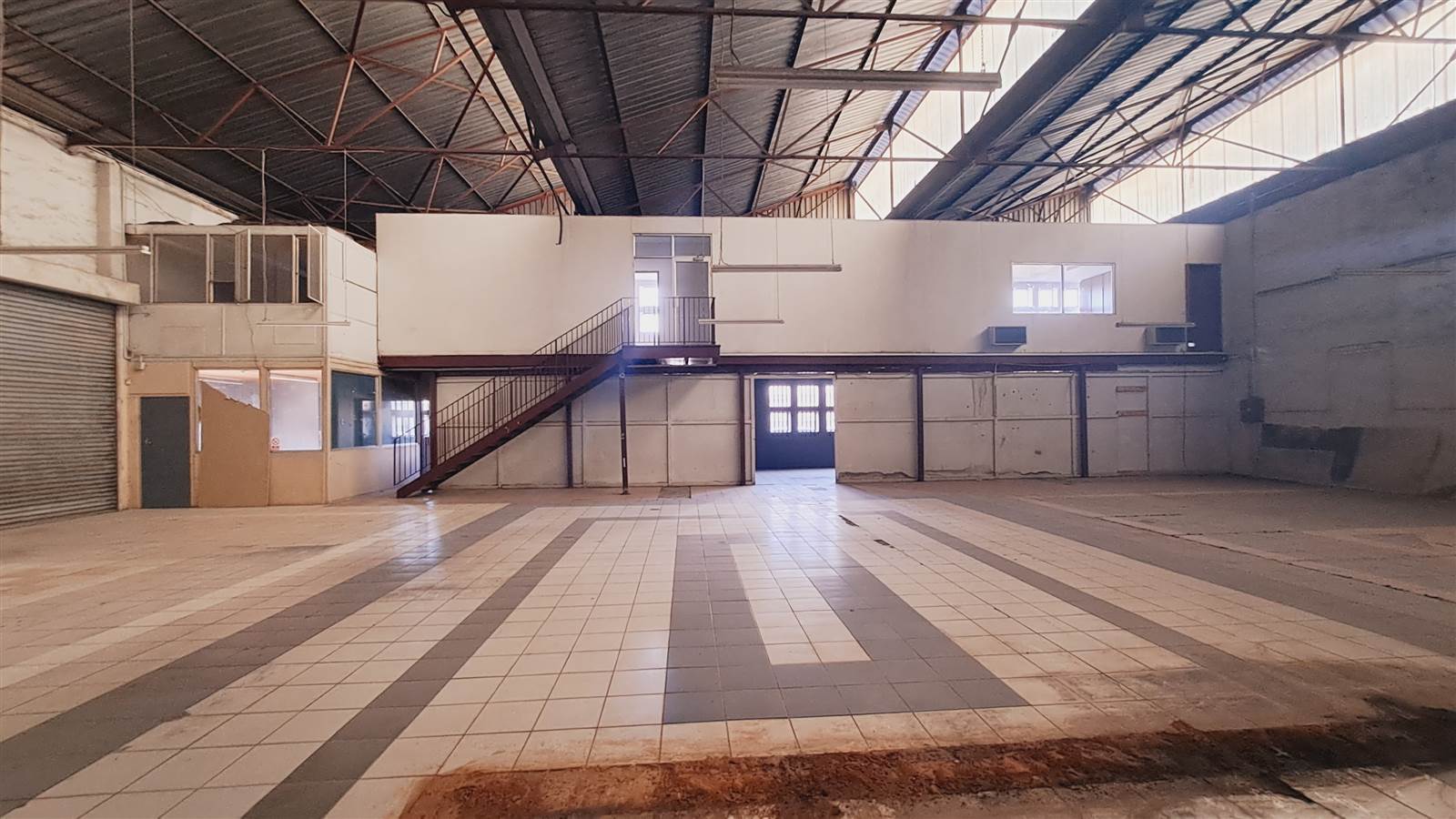 520  m² Industrial space in Silverton photo number 2