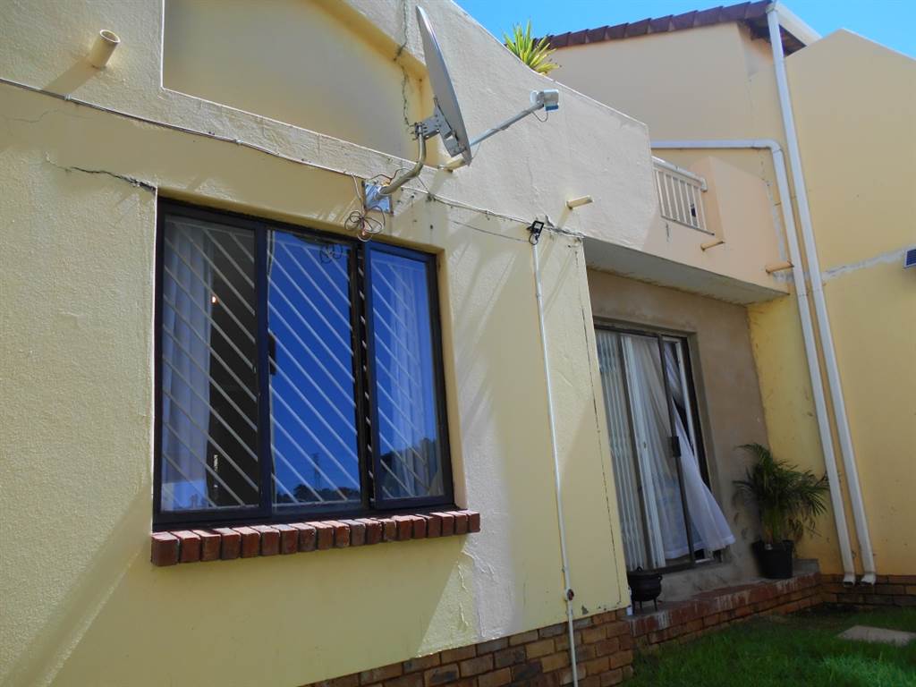 3 Bed Townhouse in Mondeor photo number 21
