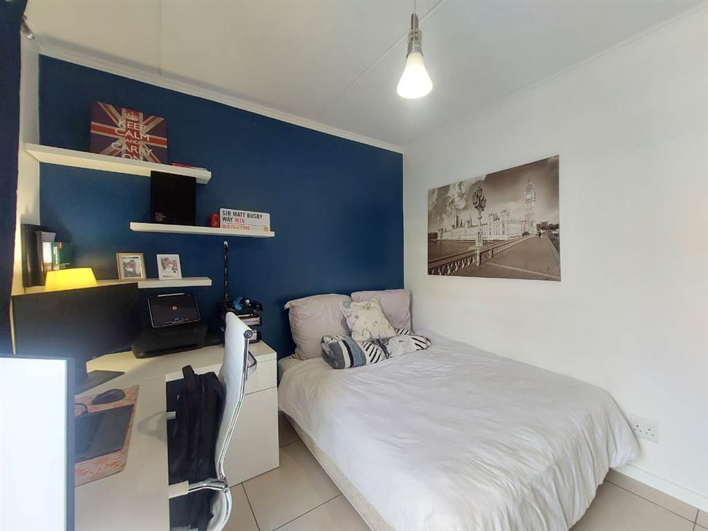 2 Bed Apartment in Broadacres photo number 12
