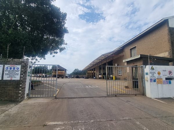 521  m² Industrial space in Alton