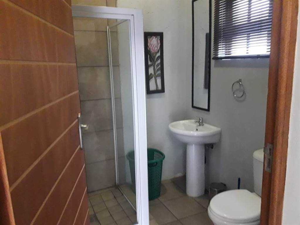 8 Bed House in Louis Trichardt photo number 19