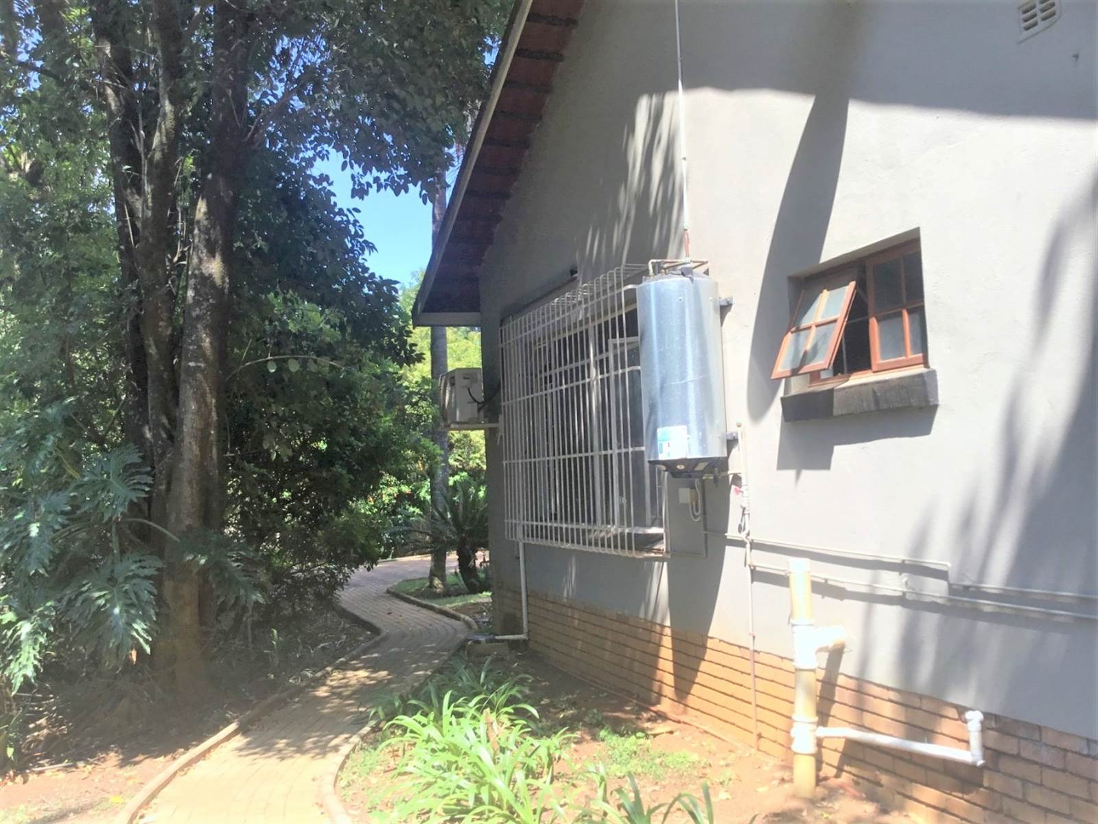 8 Bed House in Louis Trichardt photo number 4