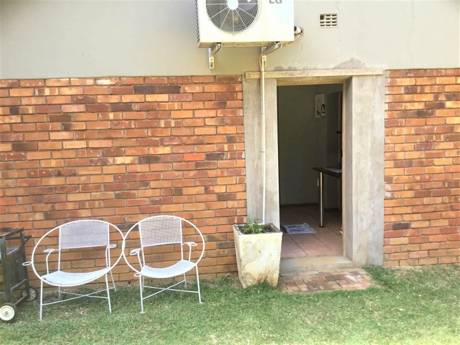 8 Bed House in Louis Trichardt photo number 10