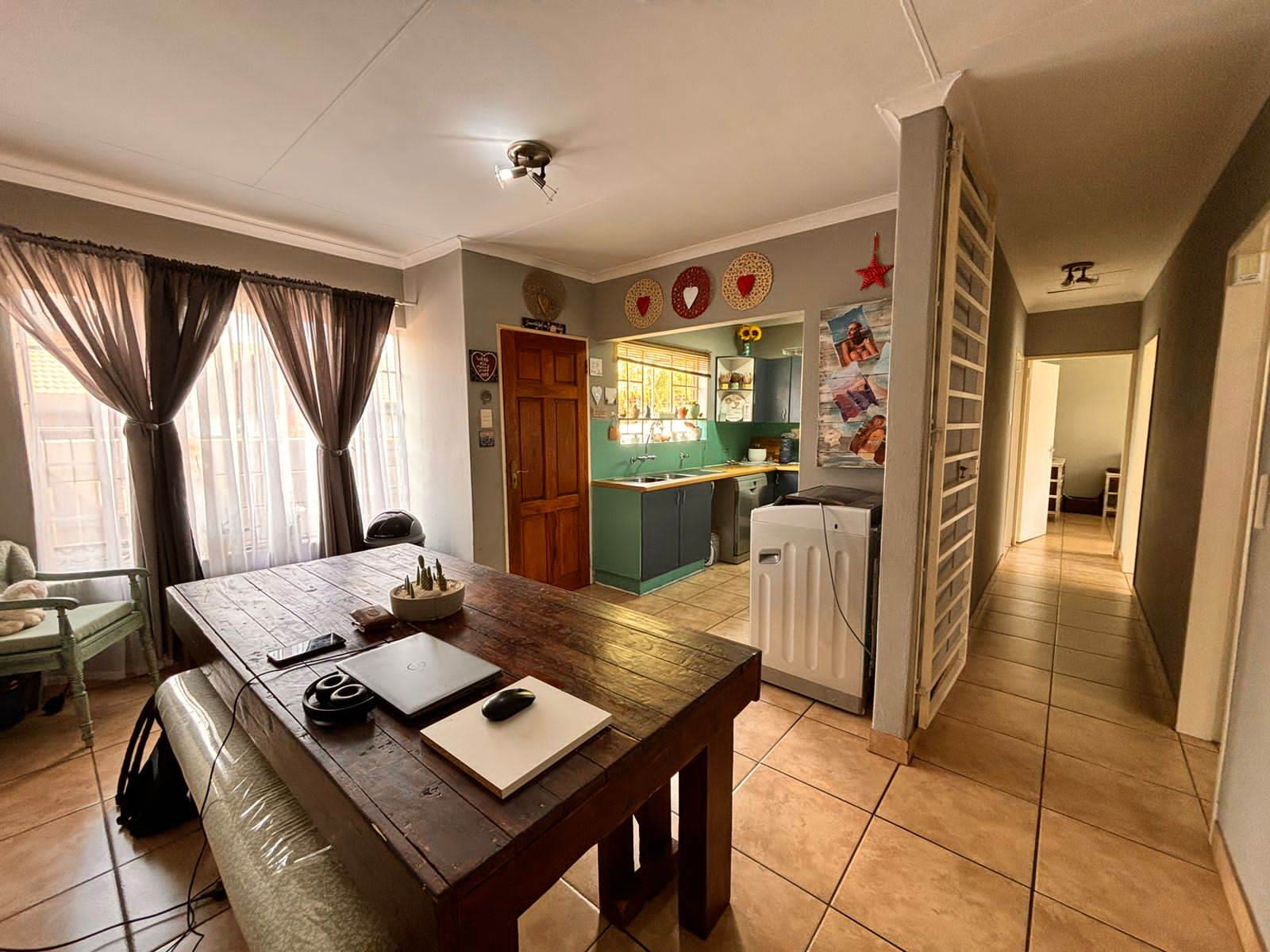 3 Bed Townhouse in Bergbron photo number 4