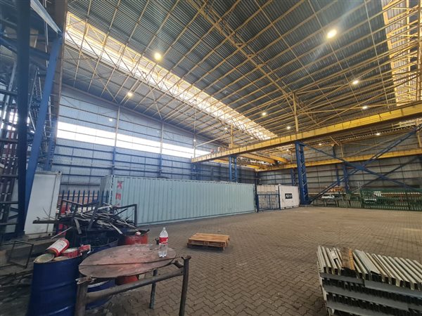 3 000  m² Industrial space