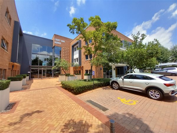 329  m² Commercial space