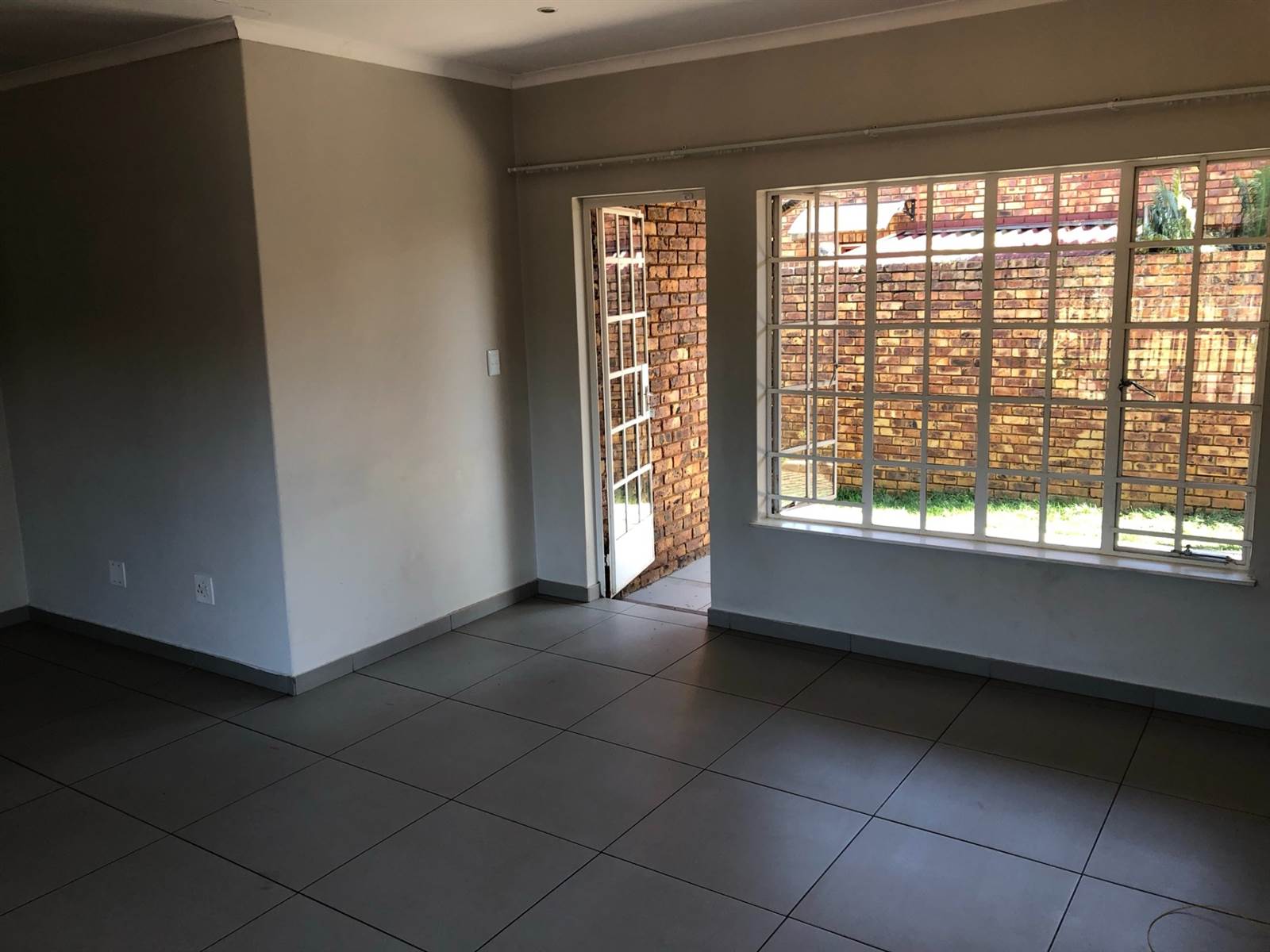 3 Bed House in Garsfontein photo number 11
