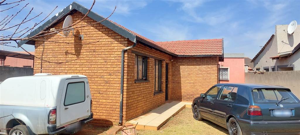2 Bed House in Lenasia photo number 3