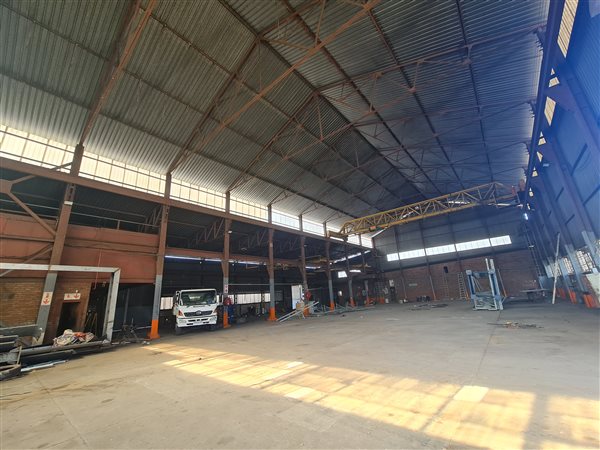 1 900  m² Industrial space