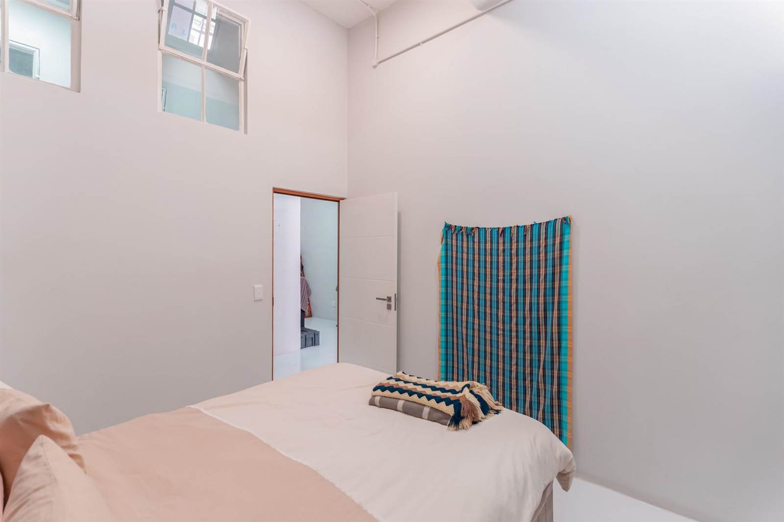 2 Bed Apartment in Braamfontein Werf photo number 9