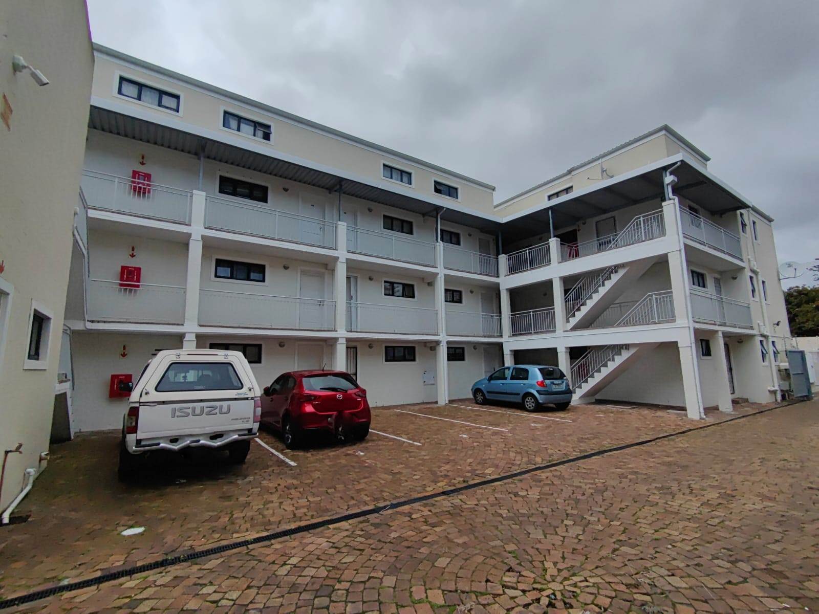 1 Bed Apartment in Wynberg photo number 10