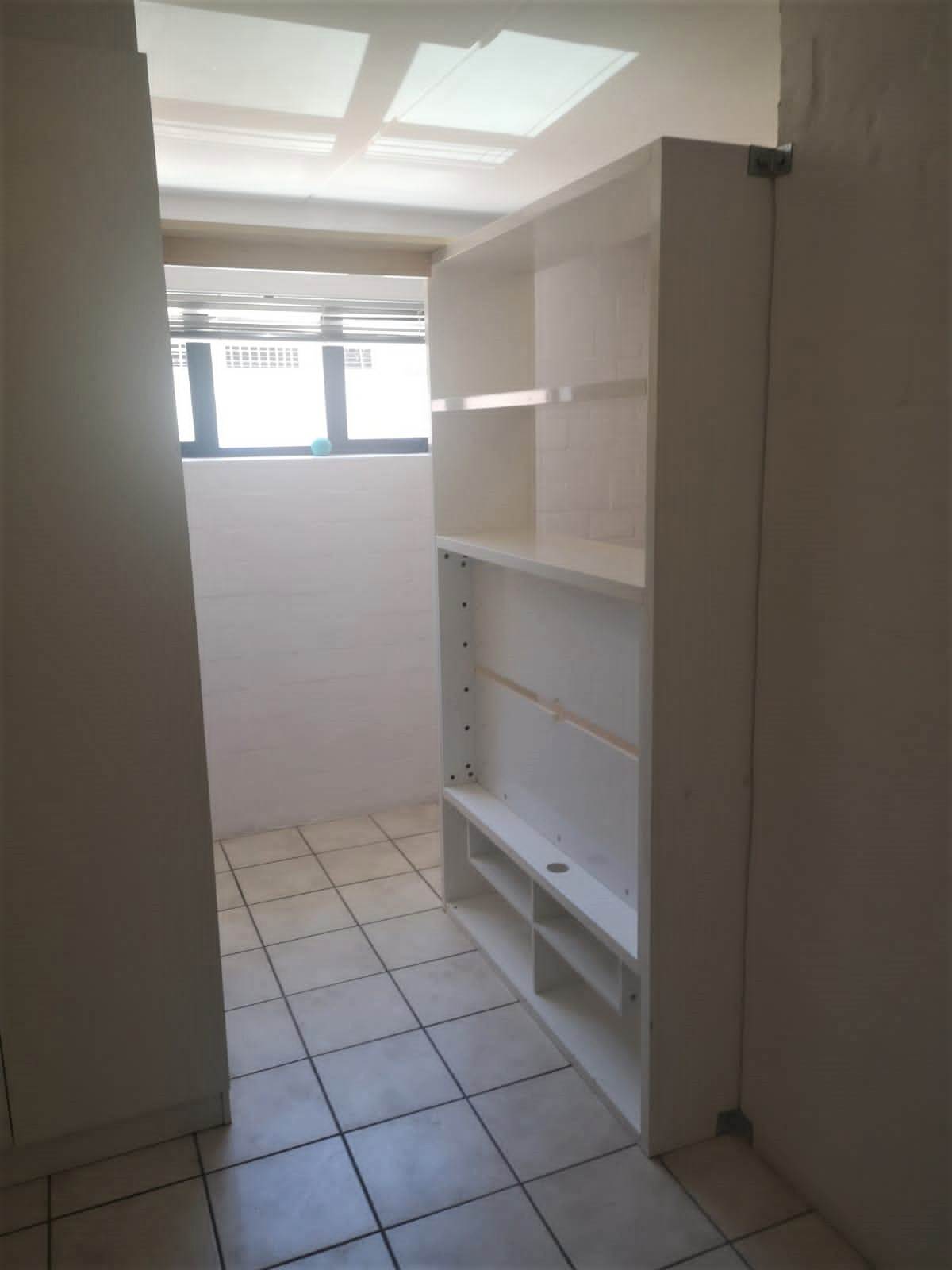 1 Bed Apartment in Wynberg photo number 6