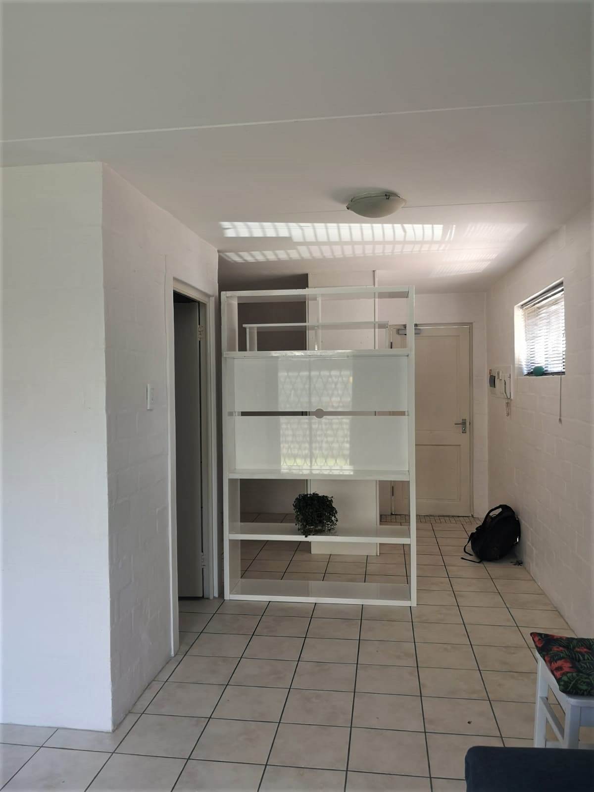 1 Bed Apartment in Wynberg photo number 3