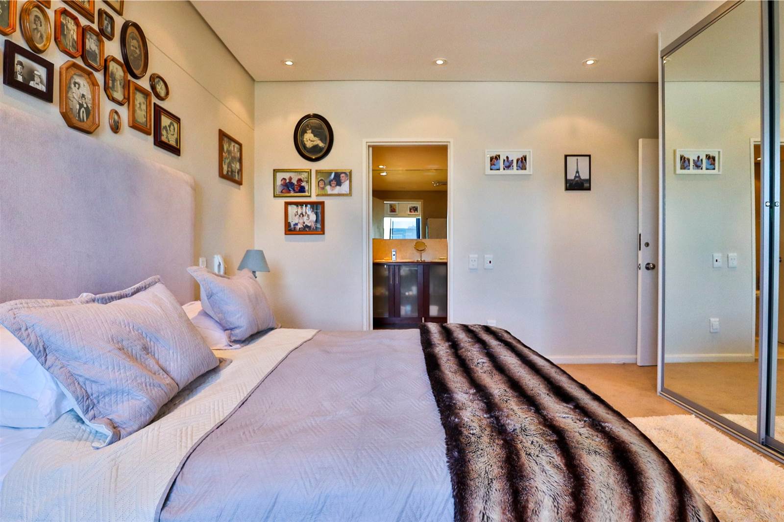 4 Bed Apartment in Sea Point photo number 21