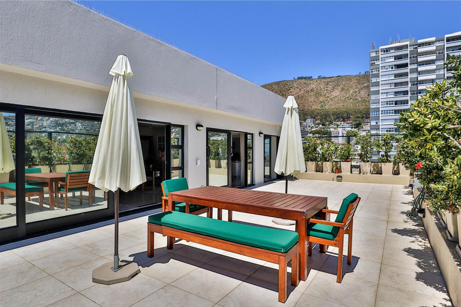 4 Bed Apartment in Sea Point photo number 5