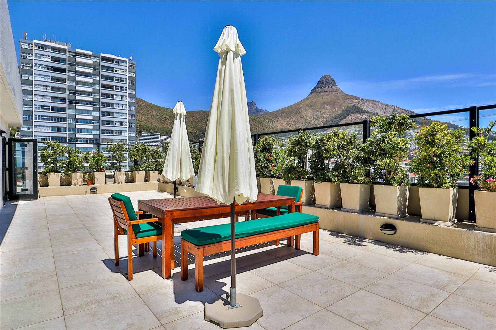 4 Bed Apartment in Sea Point photo number 28
