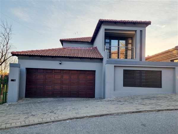 4 Bed House in Meadowlands