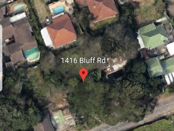 844 m² Land available in Bluff
